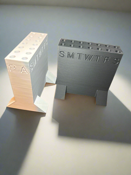 Sunday-Saturday AM/PM syringe holder