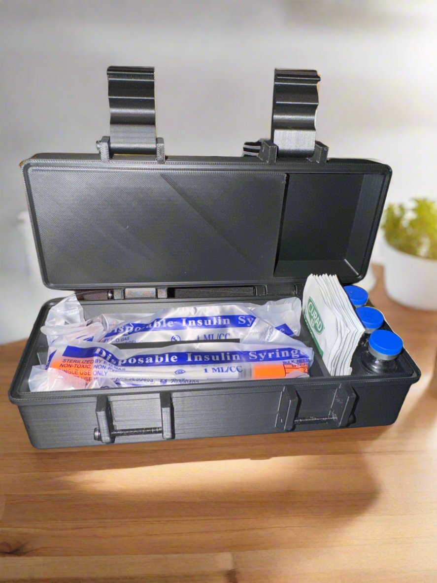 Syringe/wipes/(3) 3ml vial case **syringe/wipes/vials not included**